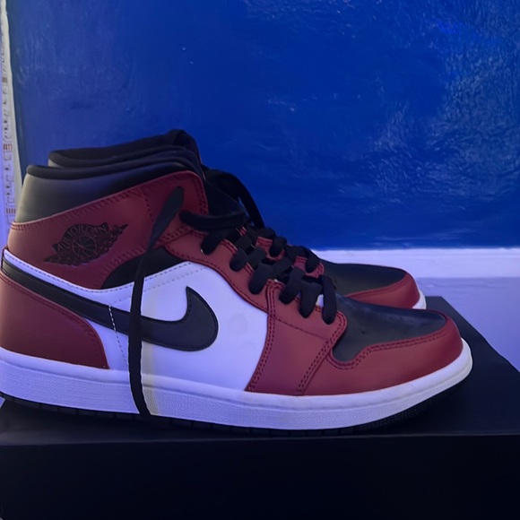 never worn before air Jordan 1s original - Picture 1 of 3